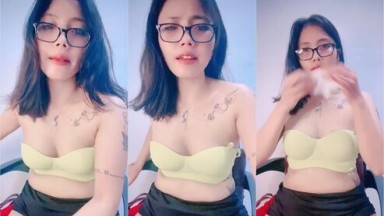 Simpananmu Melet Pamerin Toket Imut Sambil Geterin Anu Hot51 171648